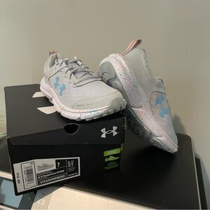 Under Armour Charged Assert Sneakers, light gray with blue highlights, size 7